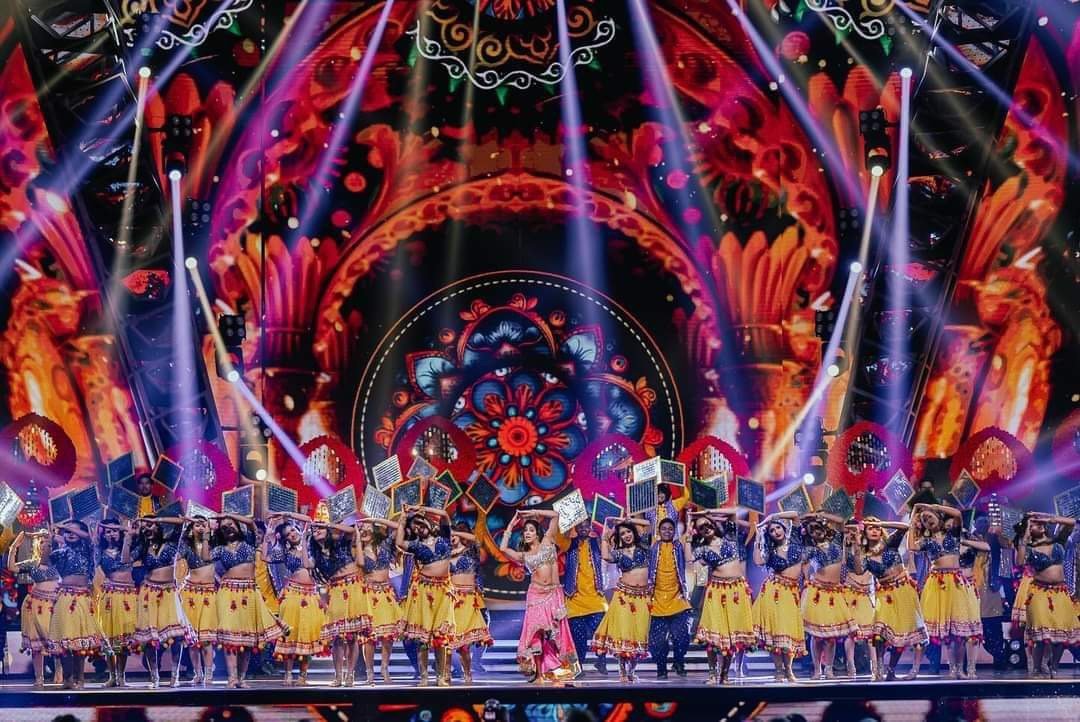 Filmfare 2024 award showcase stage with golden trophies